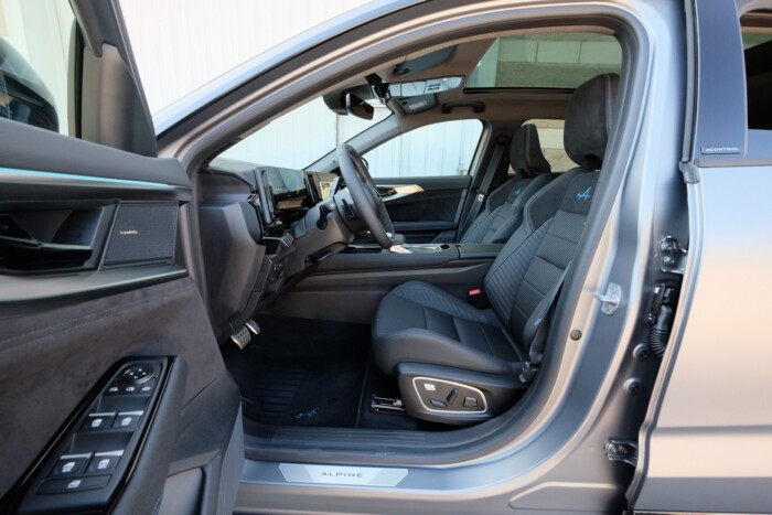 Családi hibrid, meglepő extrákkal 15 | Vezess Családi hibrid, meglepő extrákkal 15