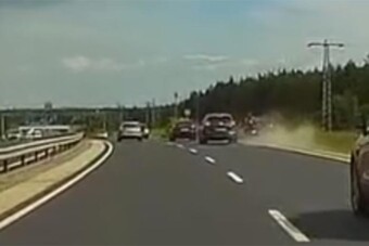 A padkán előzte a sort az ámokfutó motoros a 8-as úton