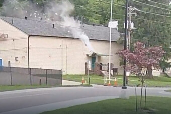 Rövid időn belül két autó csapódott ugyanabba a tetőbe