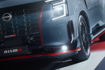 Nem épített még ilyen nehéz sportautót a Nissan