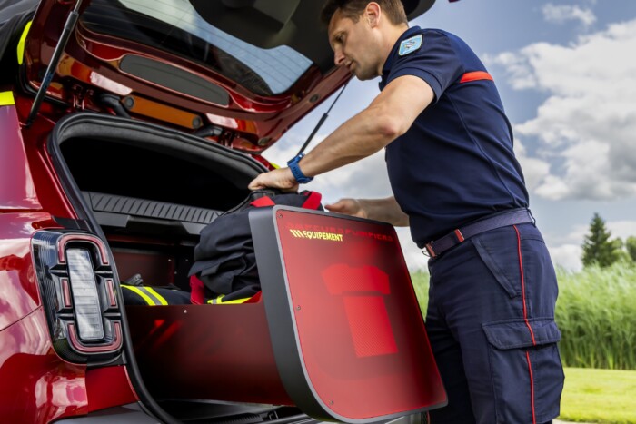 Vidám kisautó nagyon is komoly küldetéssel 8