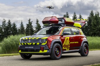 Vidám kisautó nagyon is komoly küldetéssel