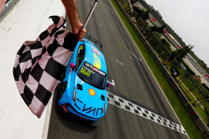 Győzött a Hyundai, kilökték Micheliszt 2