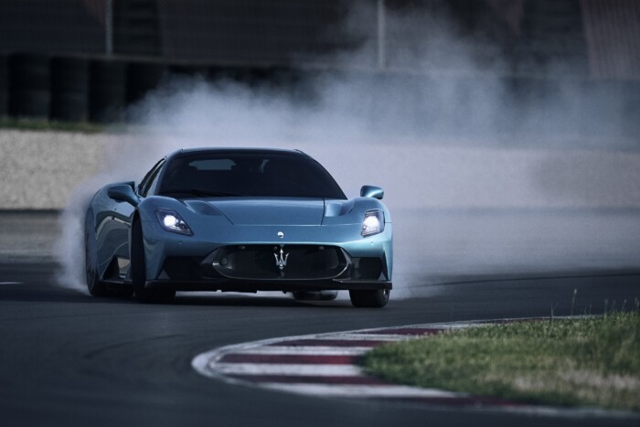 Új, dögös szupersportautó Olaszországból 8