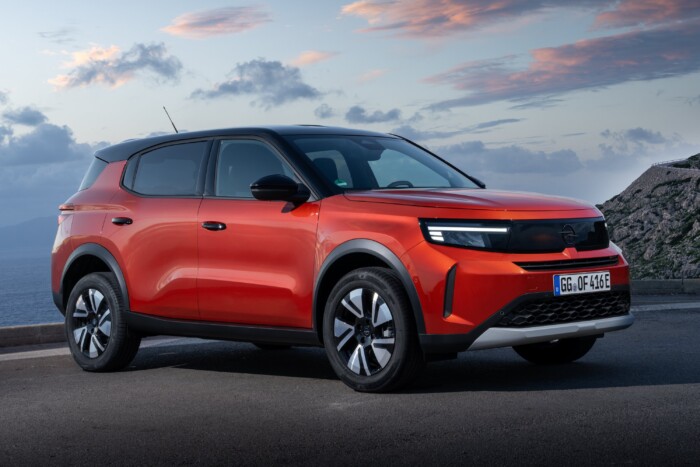 Messzebb jut a Nagyszombaton készülő Opel 6