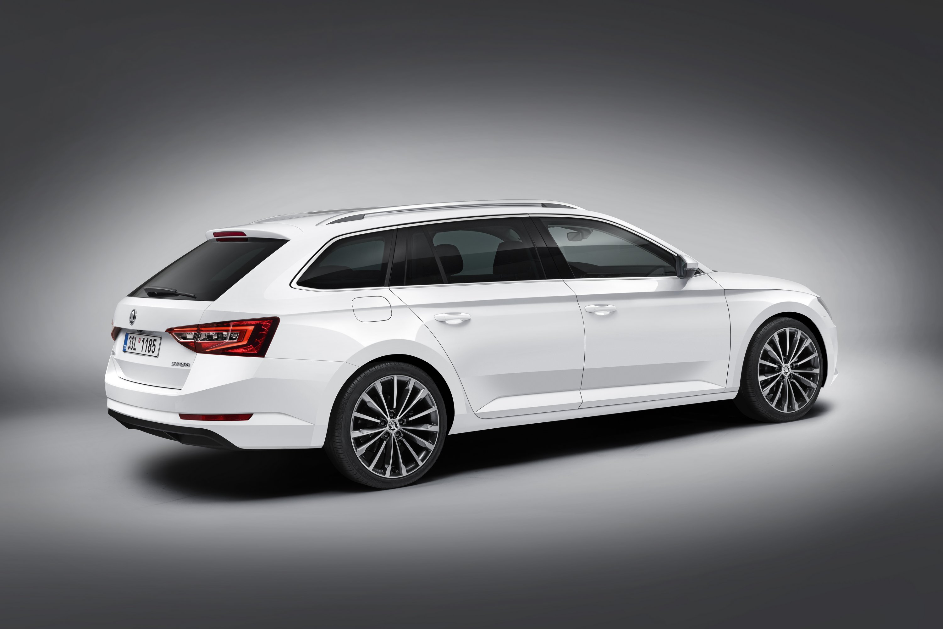 Škoda Superb kombi | Vezess | Vezess