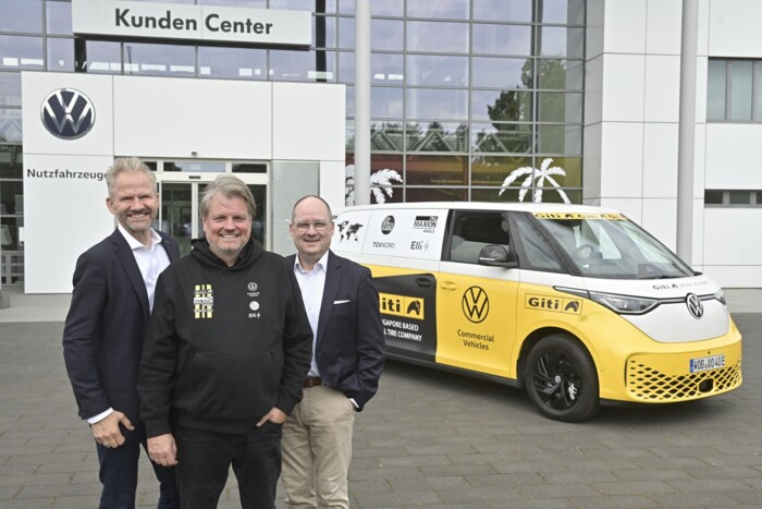 Világgá mennek egy villanyfurgonnal