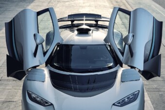 Filléres alkatrész miatt gyullad ki az egymilliárd forintos autó