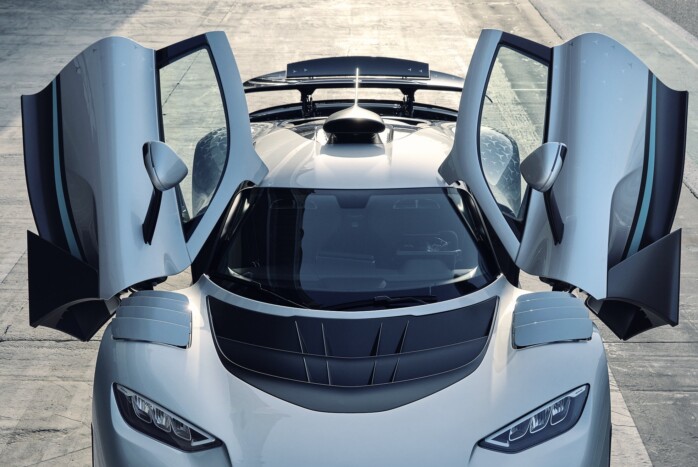 Filléres alkatrész miatt gyullad ki az egymilliárd forintos autó