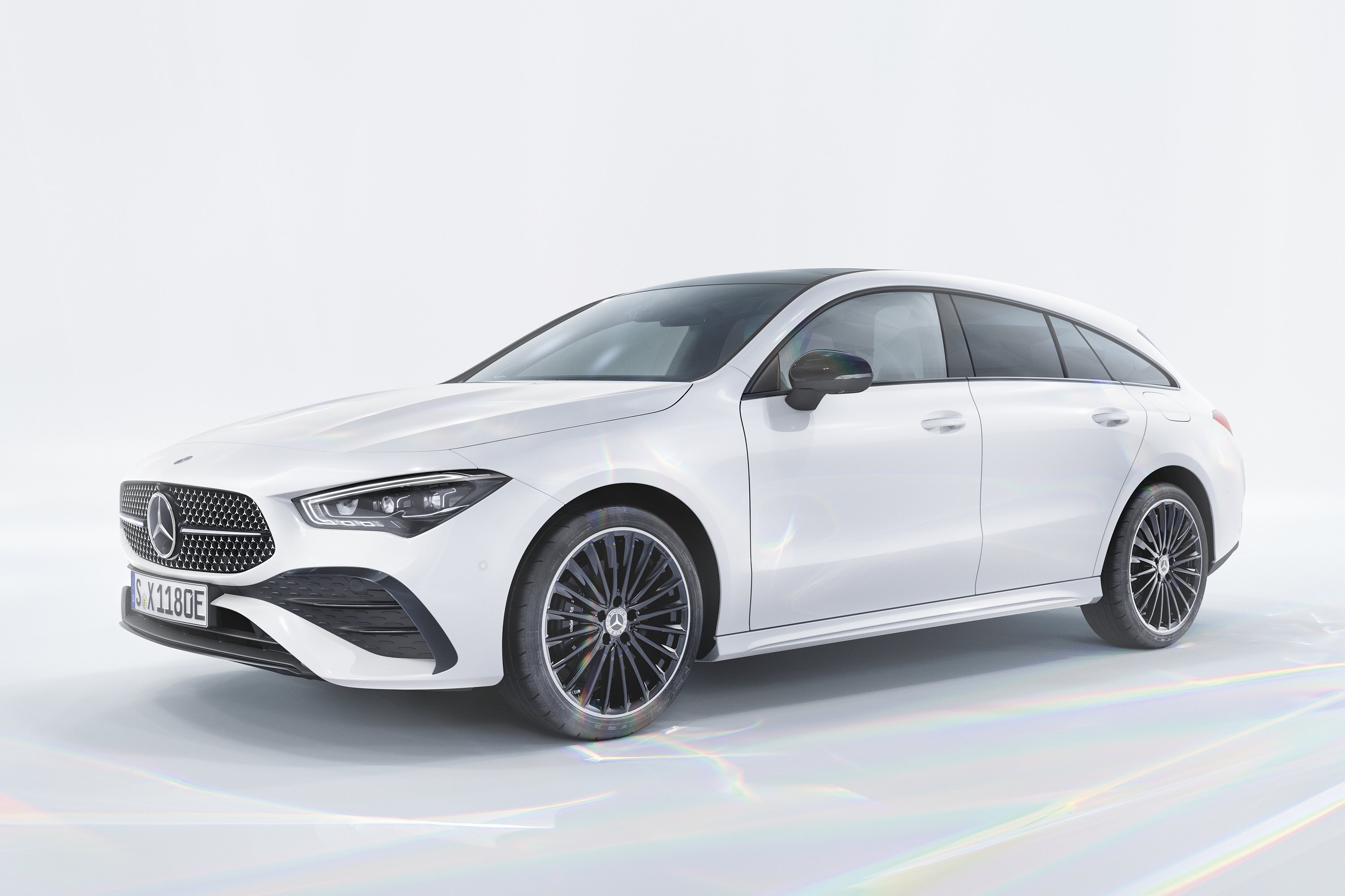 Express your drive der neue Mercedes-Benz CLA und CLA Shooting Brake Express your drive the new Mercedes-Benz CLA and CLA Shooting Brake | Vezess | Vezess