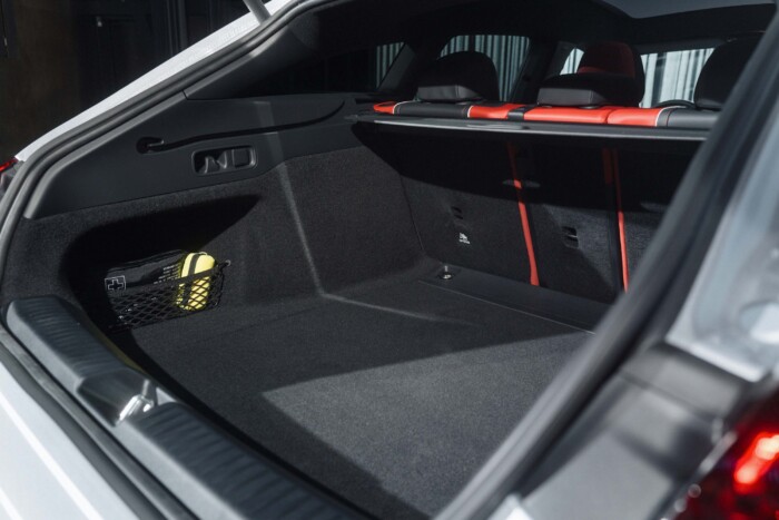 Nem volt még ilyen kombija a Mercedesnek 8