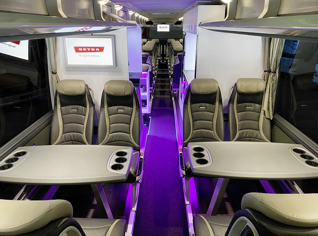 Sörrel kínálják az utasokat ezen a buszon 1