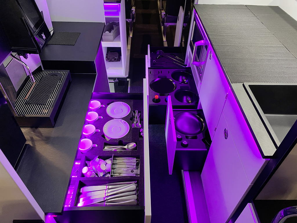 Sörrel kínálják az utasokat ezen a buszon 2