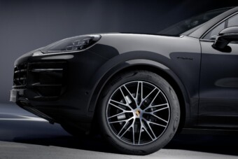 Befeketítette nagy öregjeit a Porsche