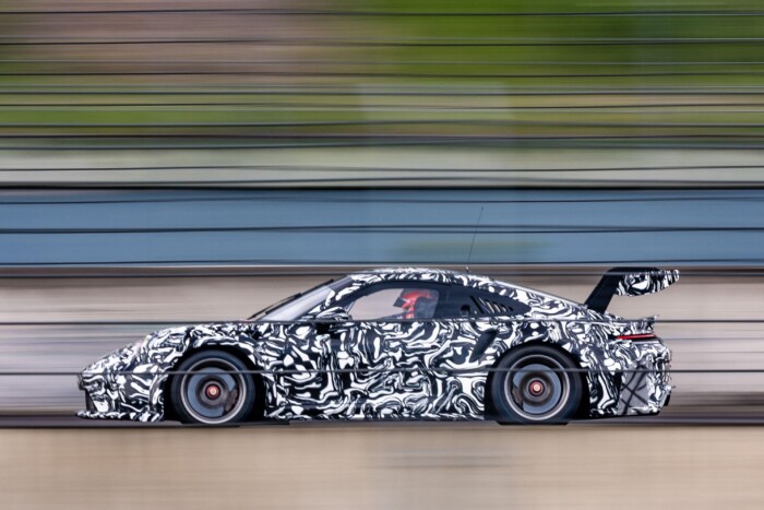 Alkoholt éget a legújabb Porsche 8