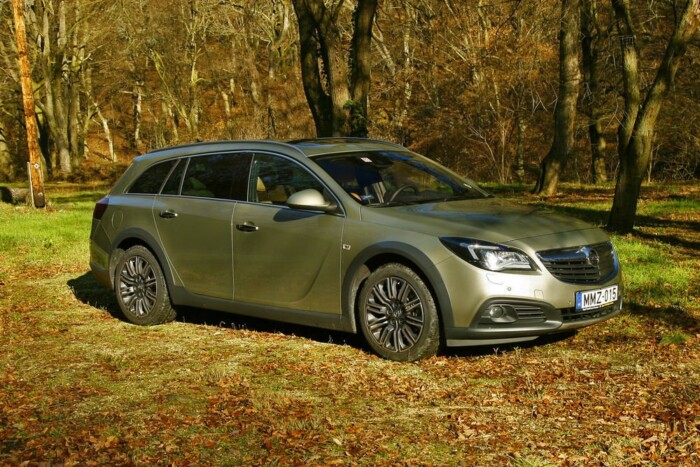 Ezért kapott trükkös, extra hátsó lámpákat a népszerű családi Opel 1