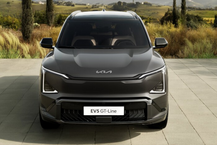 Meglepetések helyett családi SUV-ot mutatott a Kia 7