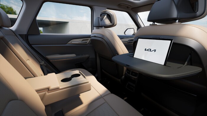 Meglepetések helyett családi SUV-ot mutatott a Kia 9