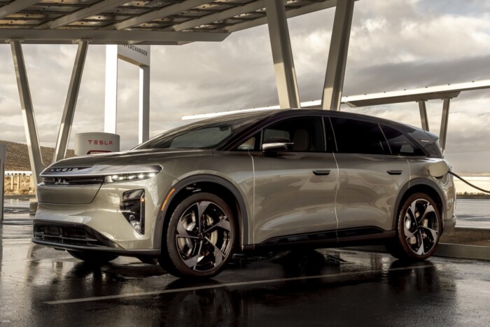 Villanyautót népszerűsít a próféta 7