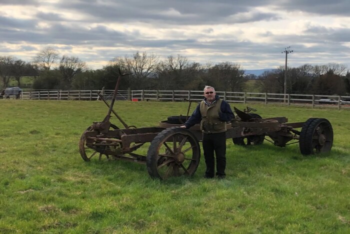 Szinte bagóért kínálnak egy több mint százéves buszalvázat