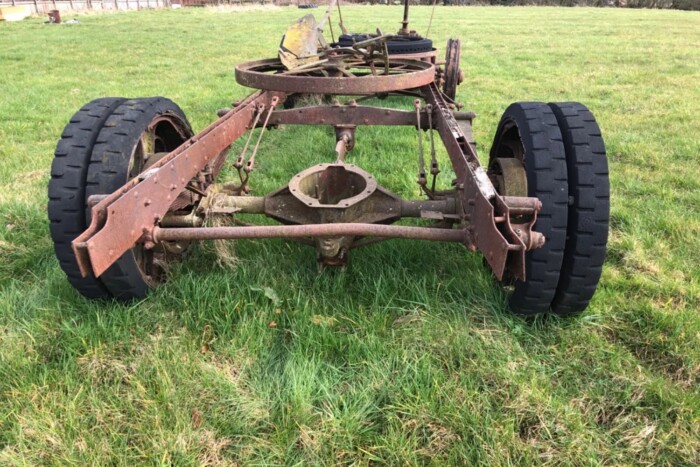 Szinte bagóért kínálnak egy több mint százéves buszalvázat 2 | Vezess Szinte bagóért kínálnak egy több mint százéves buszalvázat 2