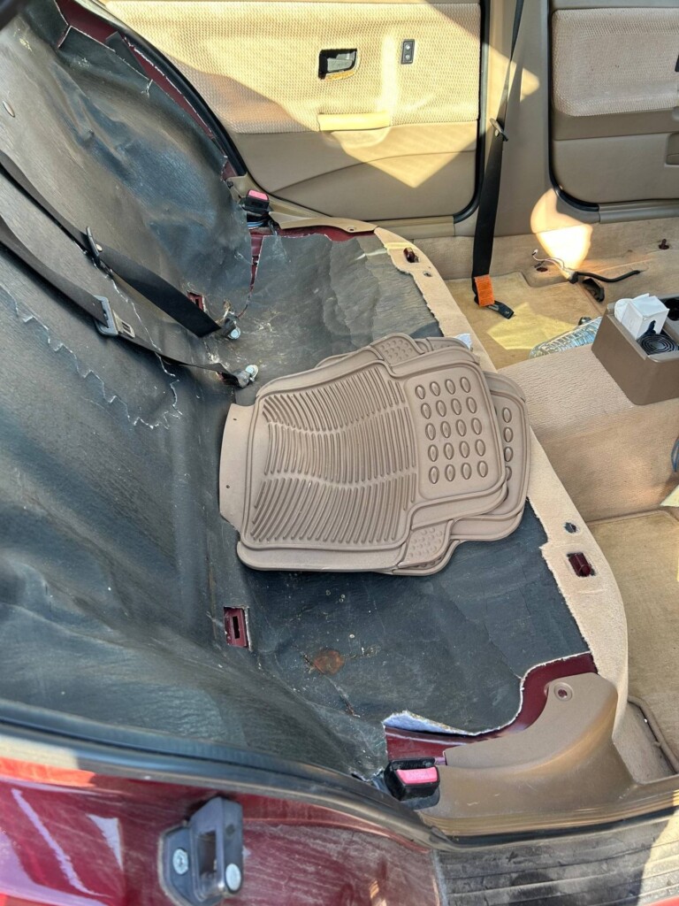 Lementek hídba a rendőrök, amikor belülről is látták ezt a BMW-t 3