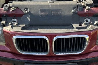 Lementek hídba a rendőrök, amikor belülről is látták ezt a BMW-t