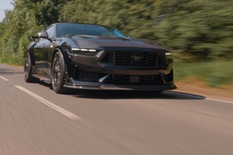 Embert próbáló szörny épült a Ford Mustangból