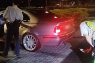 Csúnya vége lett egy utcai versenynek: az egyik sofőr katapultált, a másikat letartóztatták 1 Csúnya vége lett egy utcai versenynek: az egyik sofőr katapultált, a másikat letartóztatták 1