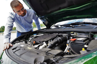Rengeteg magyar autóst is érintő döntést hozott a cégóriás