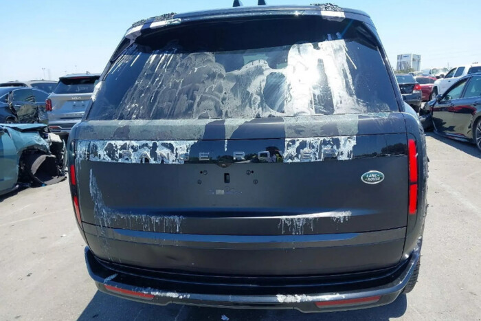 Semmi nem érdemel olyan bántalmazást, mint ez a luxusautó 1