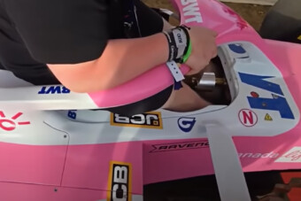 Bevitték a rendőrök a népszerű youtubert, rosszul sült el egy poén