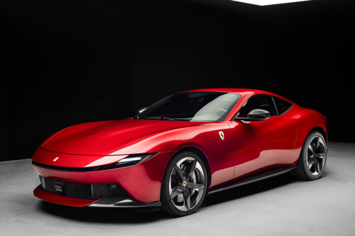 Ilyen testközelből a legolcsóbb Ferrari 8