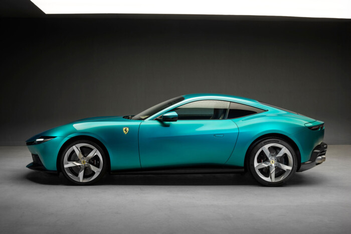 Ilyen testközelből a legolcsóbb Ferrari 7