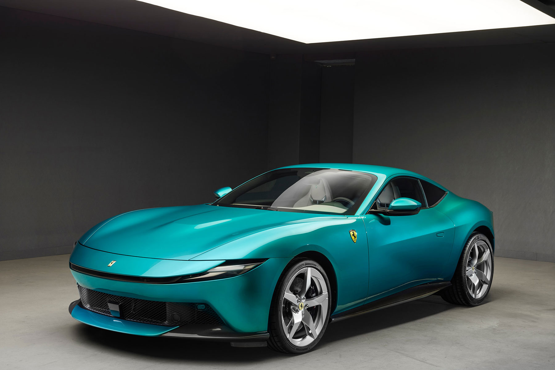 Ilyen testközelből a legolcsóbb Ferrari