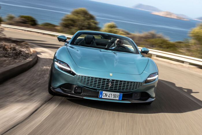 Ilyen testközelből a legolcsóbb Ferrari 6