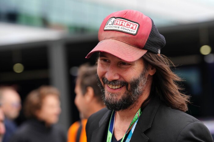 Keanu Reevesszel készül az új F1-es filmsorozat