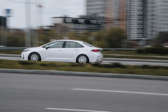 Vedlenek az autók, beperelték a Toyotát