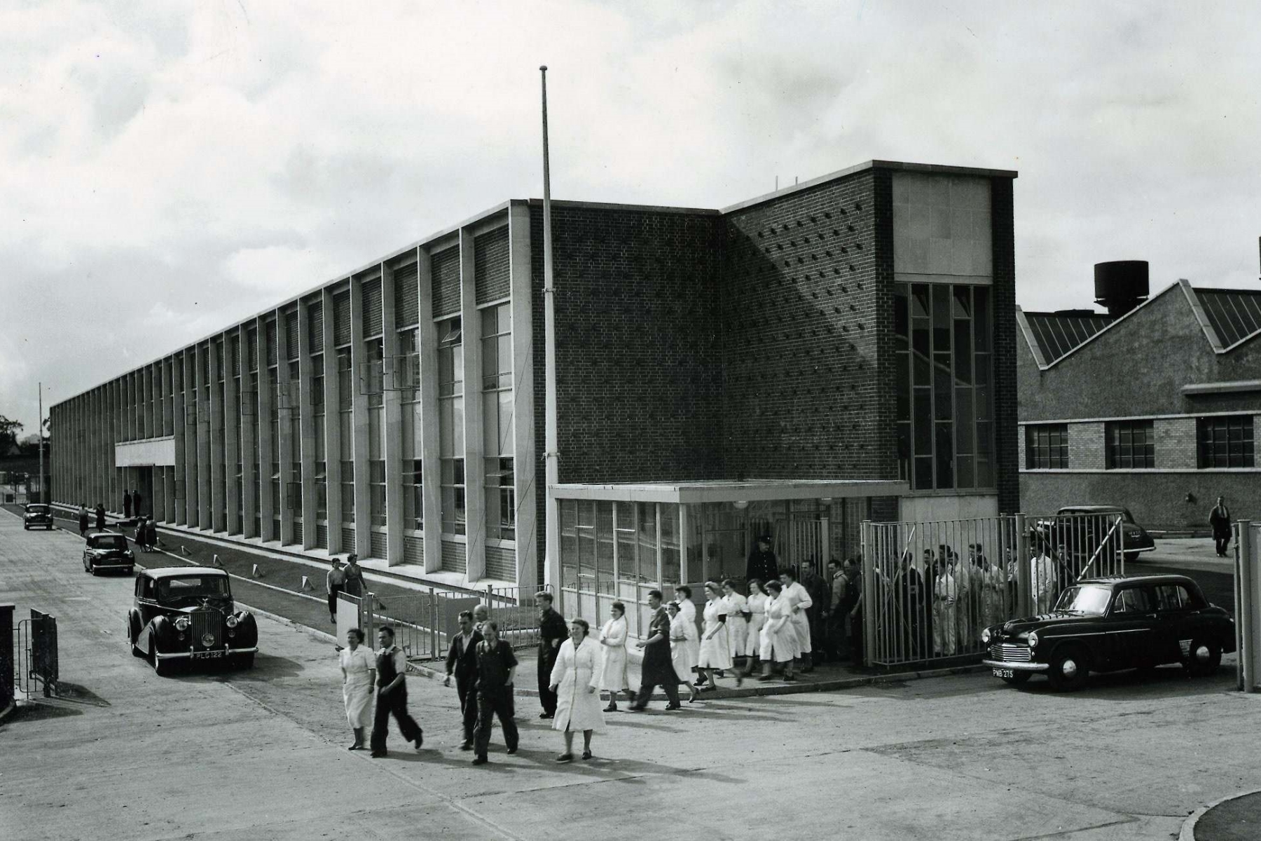 Workers arrive for their shift at the new Rolls Royce factory in East Kilbride Scotland November 1953 | Vezess | Vezess