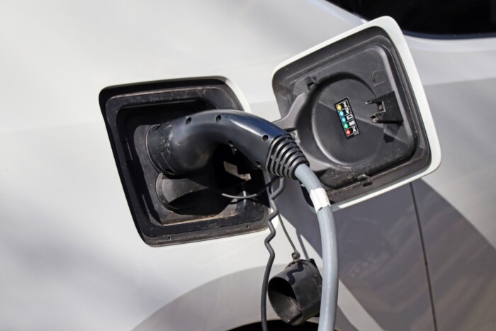 Látványosan beesett a használt villanyautók ára itthon