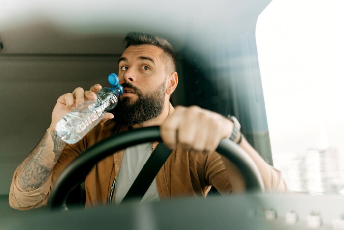 Sokat vezetsz? Tanuld el ezt a trükköt a kamionosoktól! 1