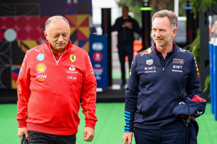 F1: Kiálltak a riválisok a Ferrari-főnökért