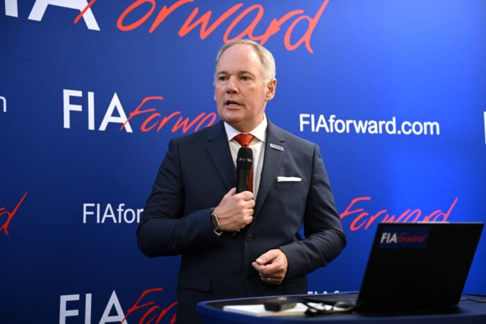 Mégis kihívót kap a botrányos elnök