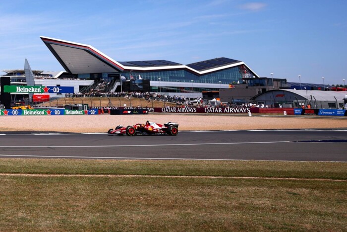 F1: A hazai csillagé az első edzés Silverstone-ban