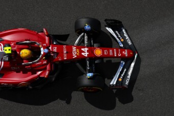 F1: Versenyképes a Ferrari, Hamilton otthon villantana