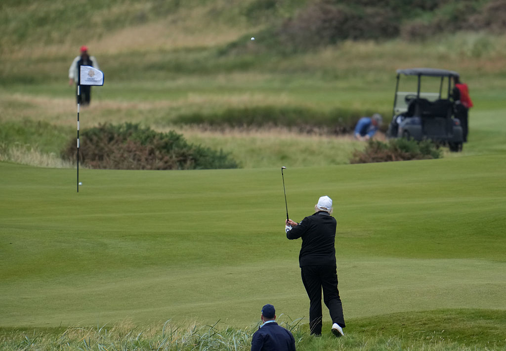 US President Donald Trump Visits Scotland For Golfing Getaway | Vezess | Vezess
