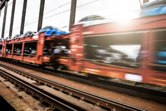 Autókkal csurig pakolva ütközött egy vonat Havasalföldön