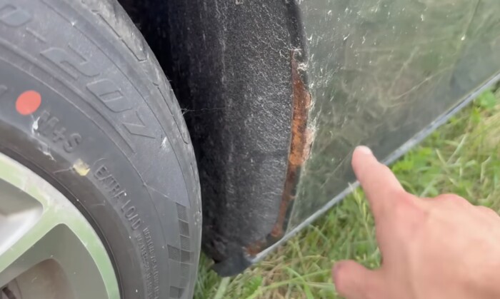 Nagyon olcsón adták az út szélén árult prémiumautót, vajon megérte? 7