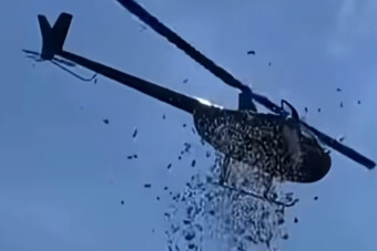 Temetésen ilyen még nem történt, mindenki az eget bámulta