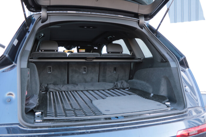 Ezért kapott trükkös, extra hátsó lámpákat a népszerű családi Opel 5